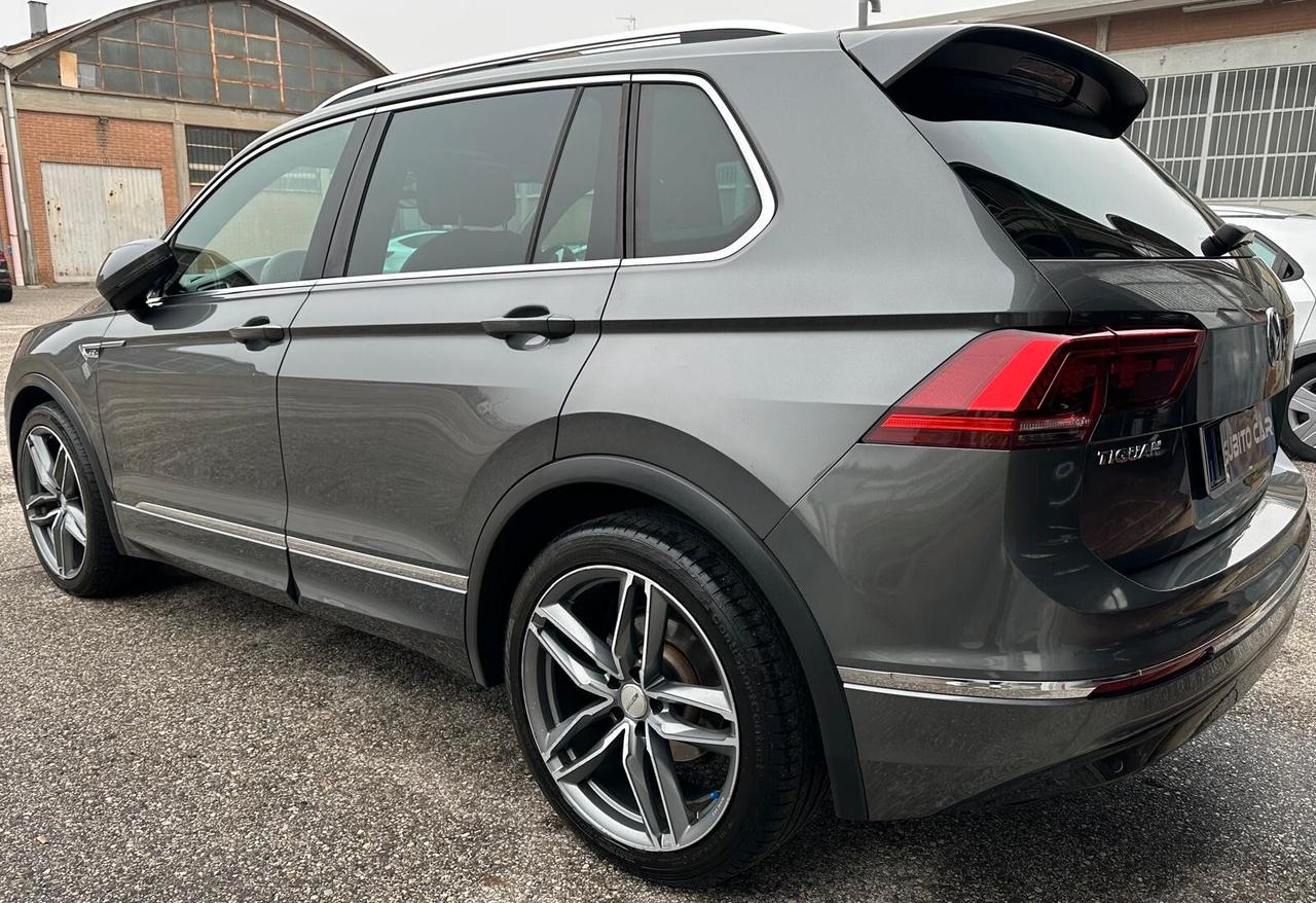Volkswagen Tiguan 2.0 TDI SCR DSG 4MOTION R-LINE PACK TETTO PANORAMICO ED APRIBILE