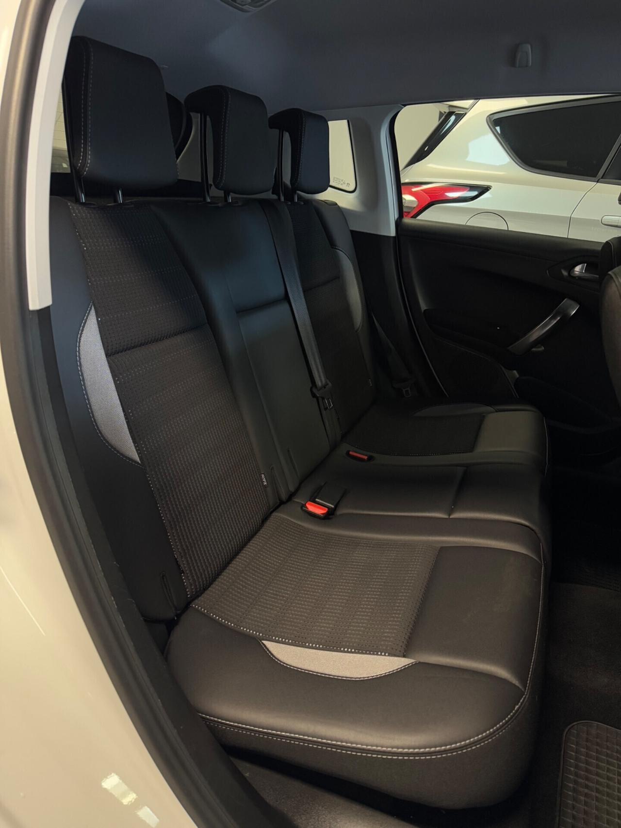 Peugeot 2008 BlueHDi 100 Allure