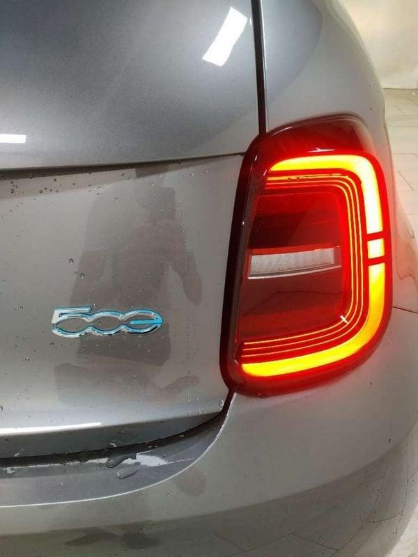 FIAT 500 500e 42 kWh (Red)