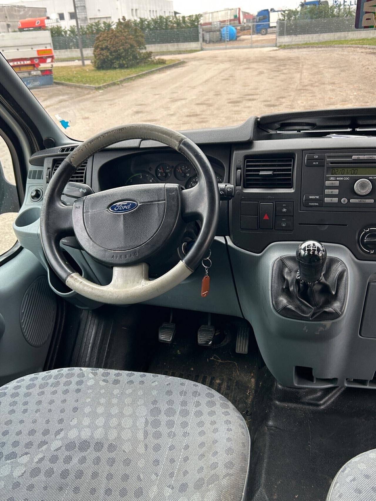 Ford Transit pulmino 9 posti con pedana