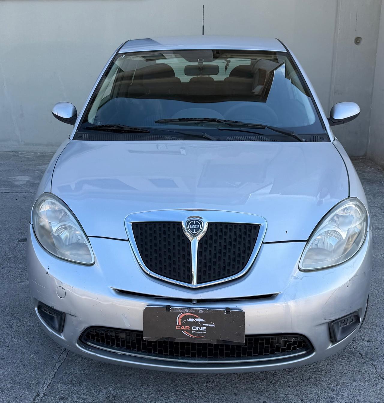 Lancia Ypsilon 1.2 versus