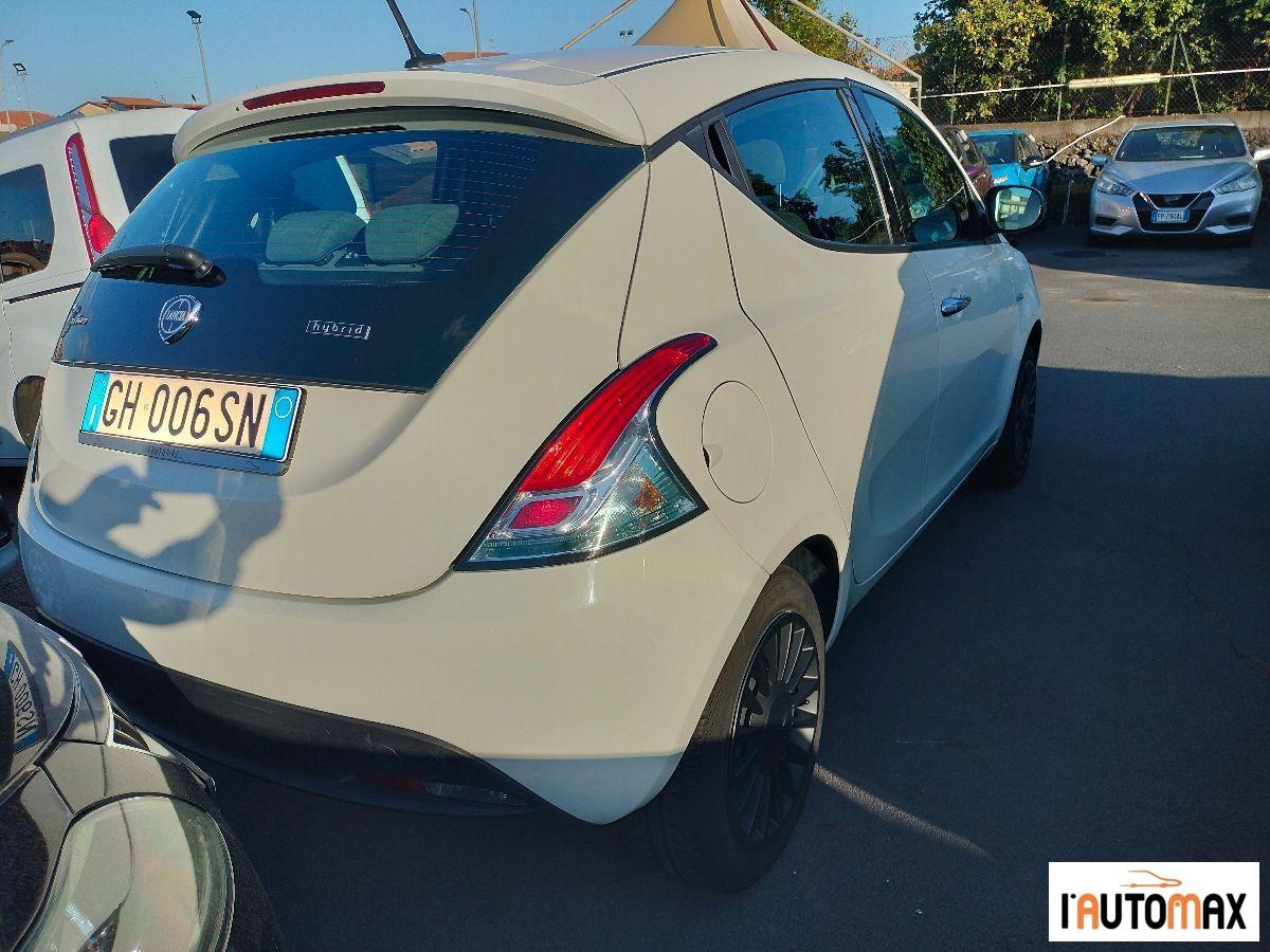 LANCIA - Ypsilon 1.0 firefly hybrid Silver s&s 70cv