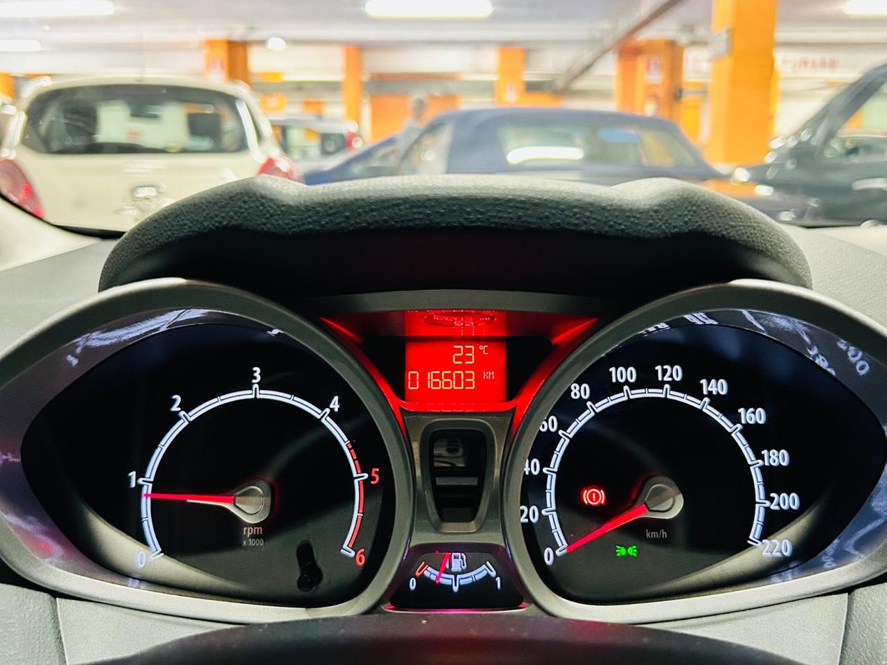 FORD FIESTA 1.4 TDCi CON SOLI 16.603 KM IN CONDIZIONI DA VETRINA.