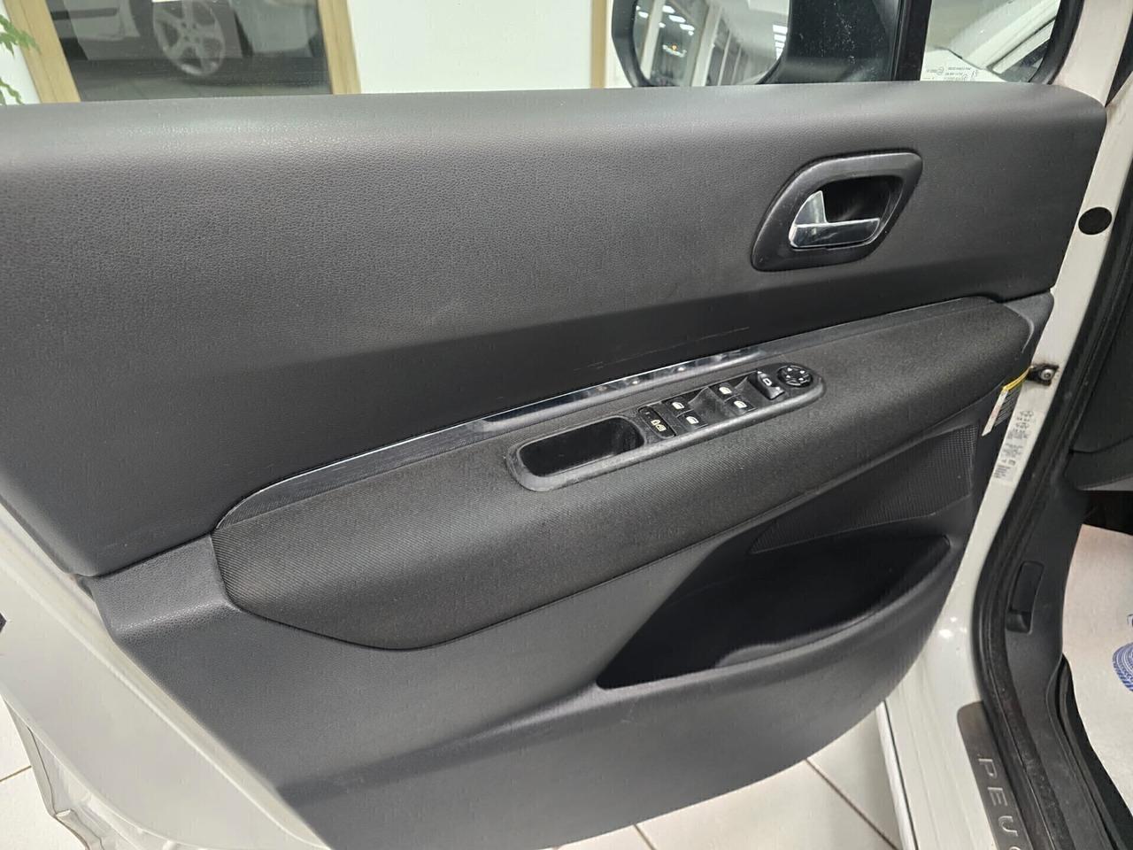 Peugeot 3008 1.6 HDi 110CV Outdoor