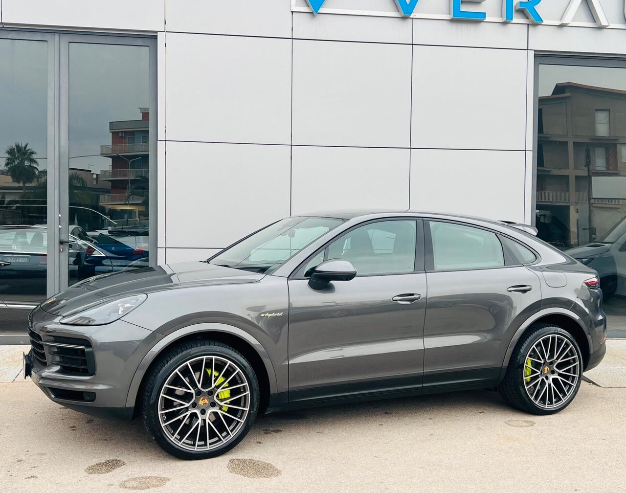 Porsche Cayenne Coupe e-hybrid possibilità noleggio no scoring