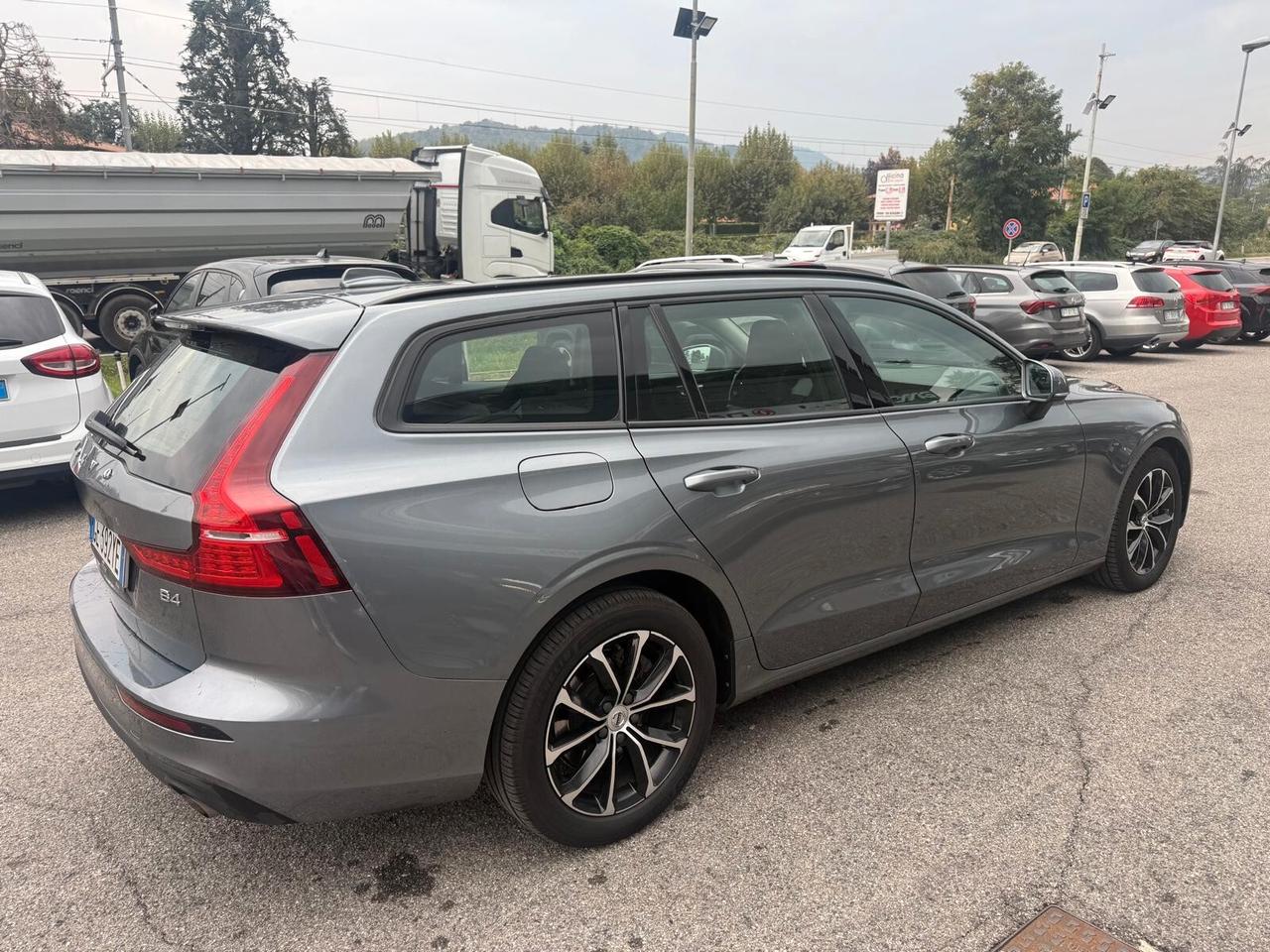 Volvo V60 B4 (d) Geartronic Momentum Business