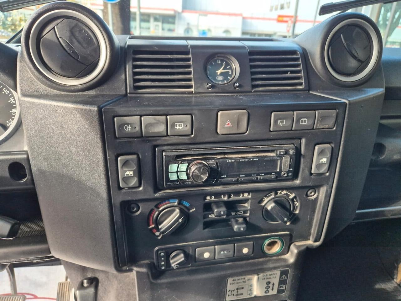 Land Rover Defender 90 2.4 TD4 Station Wagon S