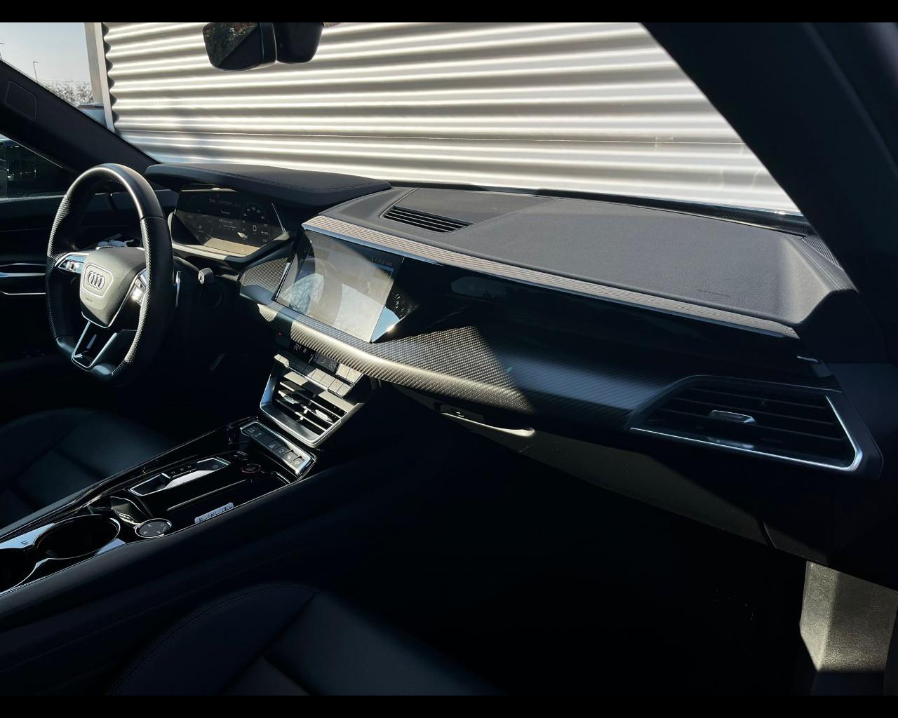 AUDI E - TRON GT QUATTRO