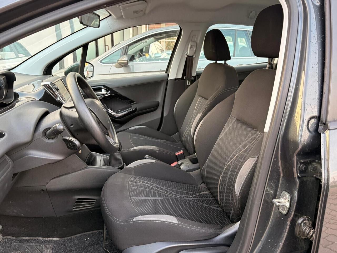 Peugeot 208 1.4 HDi 68 CV 5 porte Allure