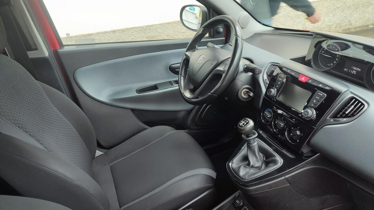 Lancia Ypsilon 1.2 69 CV 5 porte Silver