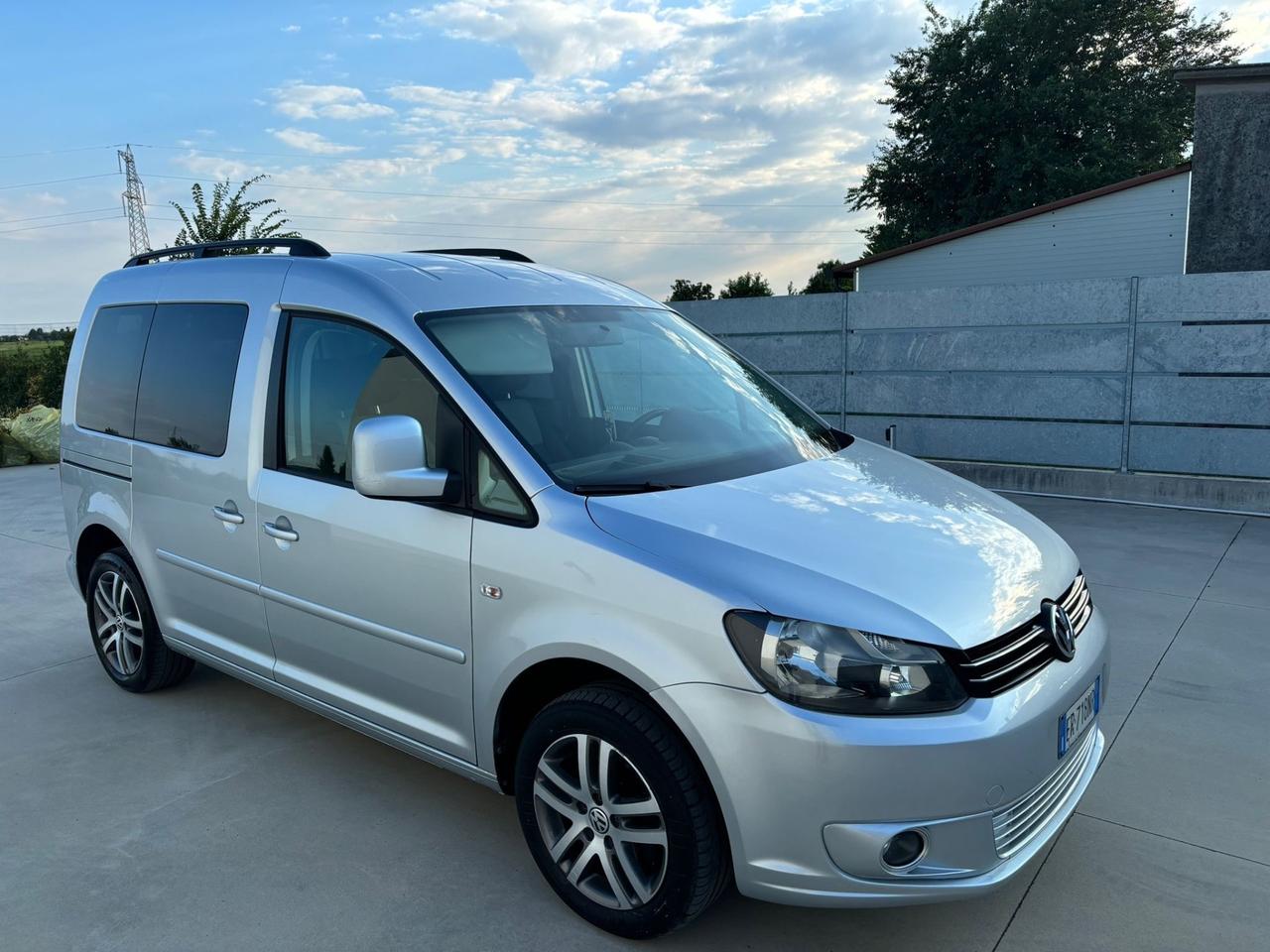 Volkswagen Caddy 5 posti