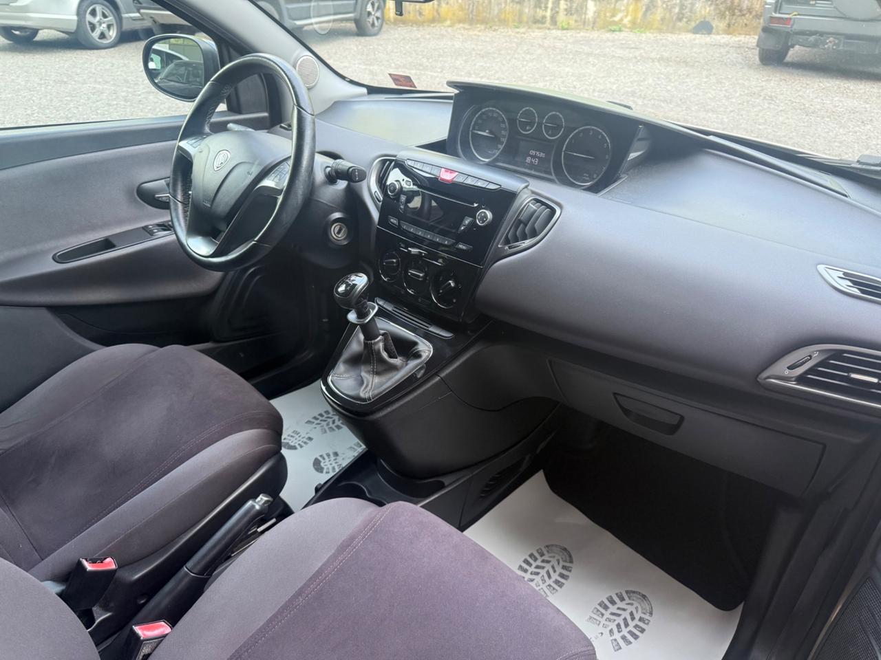 Lancia Ypsilon 1.2 69 CV 5 porte S&S Platinum