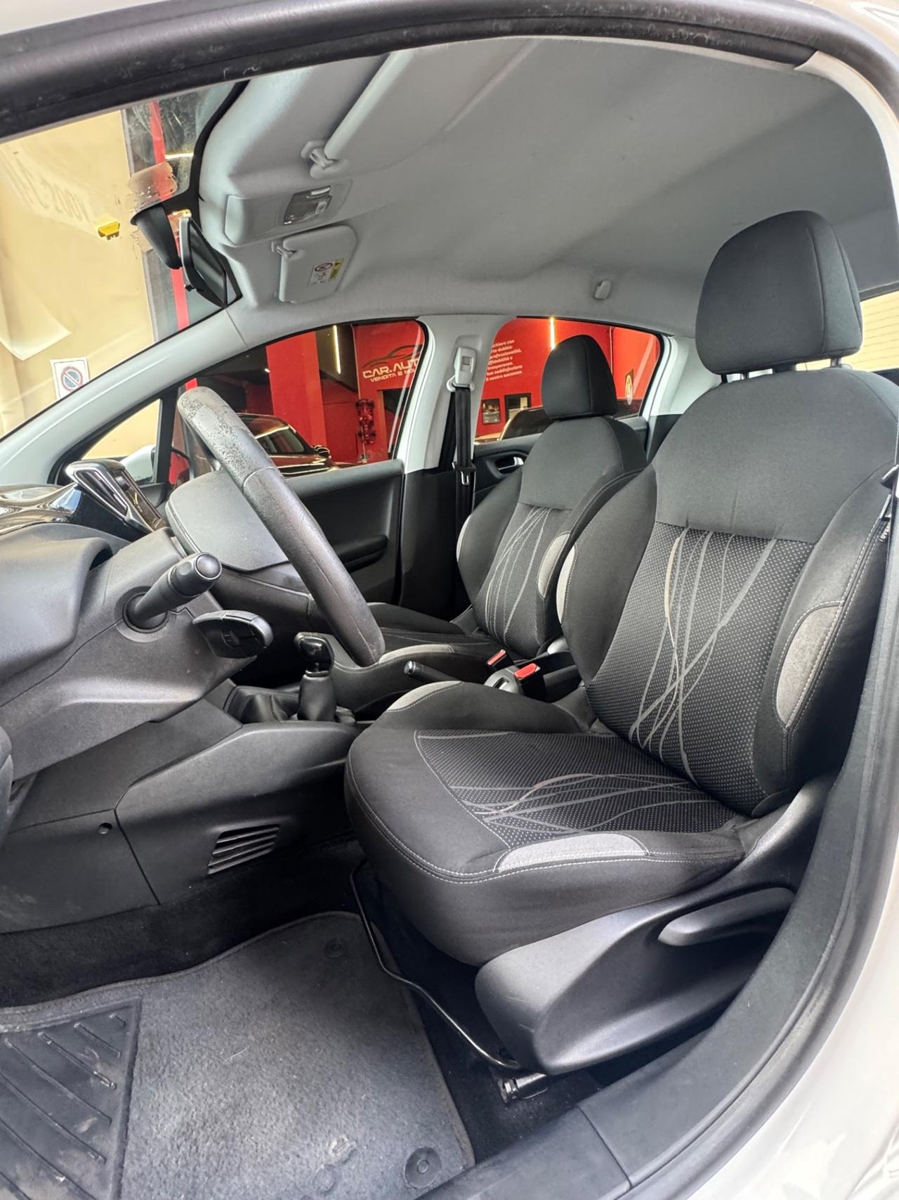 Peugeot 208 1.4 HDi 68 CV 5 porte Allure