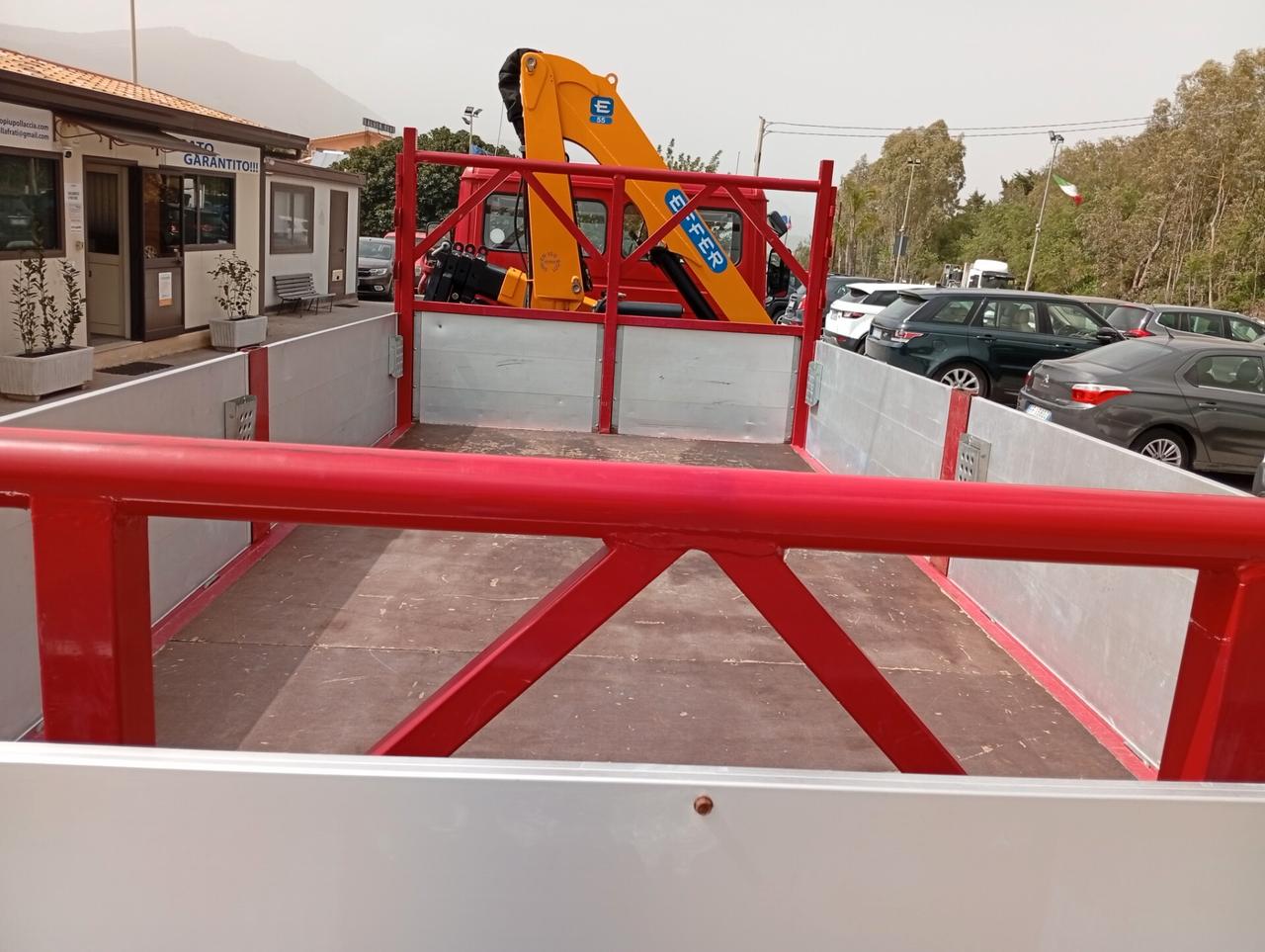 Mercedes Benz cassonato con Gru Effer