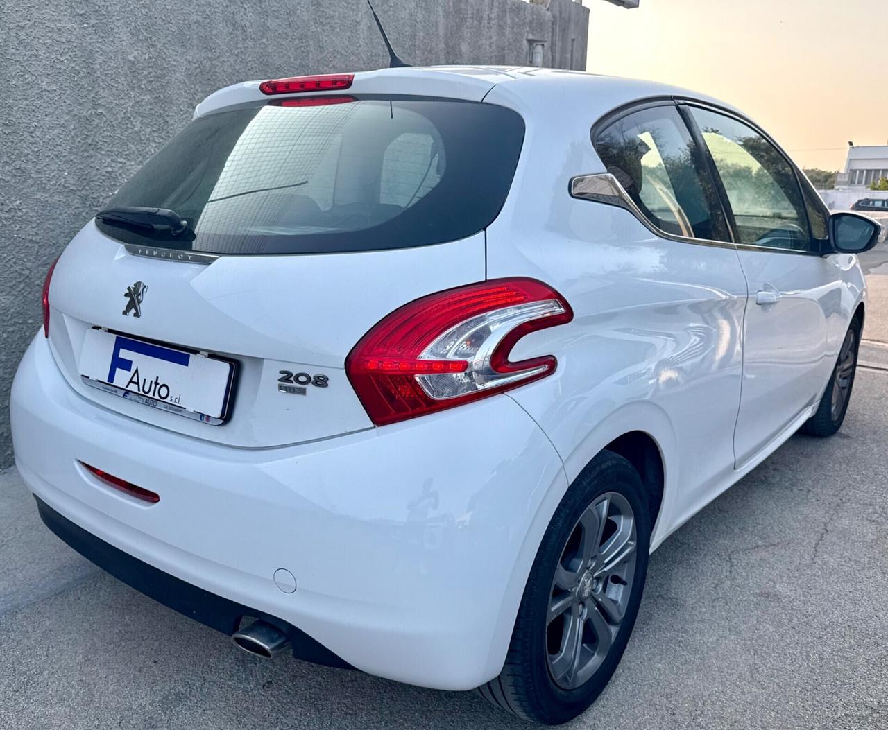Peugeot 208 1.6 e-HDi 92 CV Stop&Start Allure,NAVI,LED,Bluetooth,Ecc.