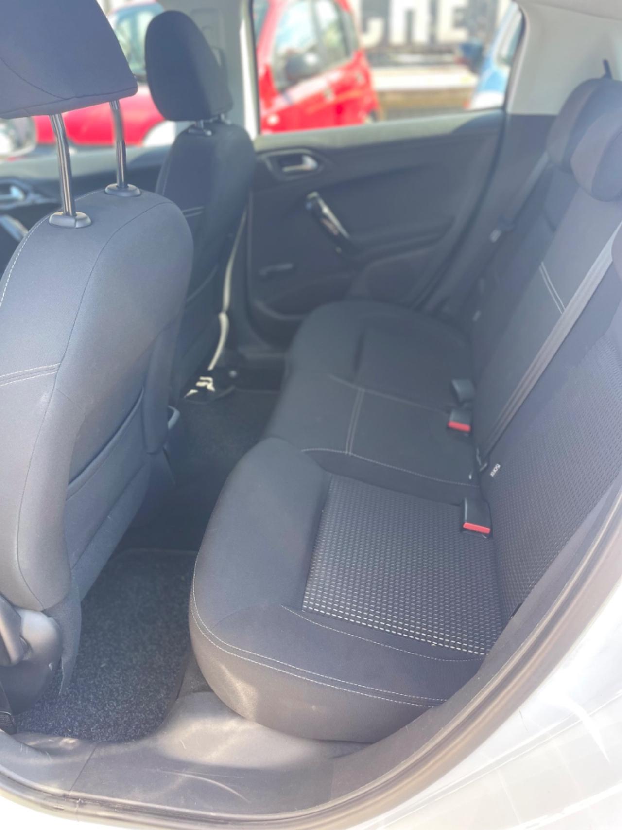 Peugeot 208 PureTech 82 5 porte Allure