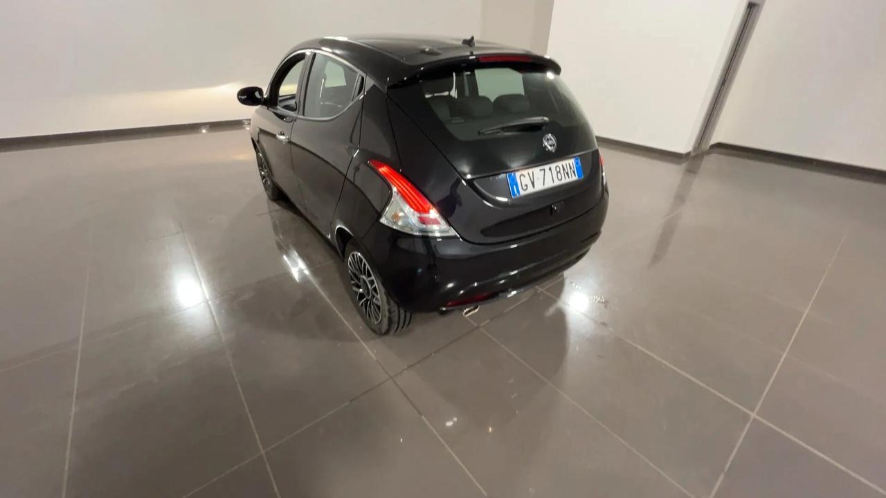 Lancia Ypsilon 1.0 FireFly 5 porte S&S Hybrid Platino