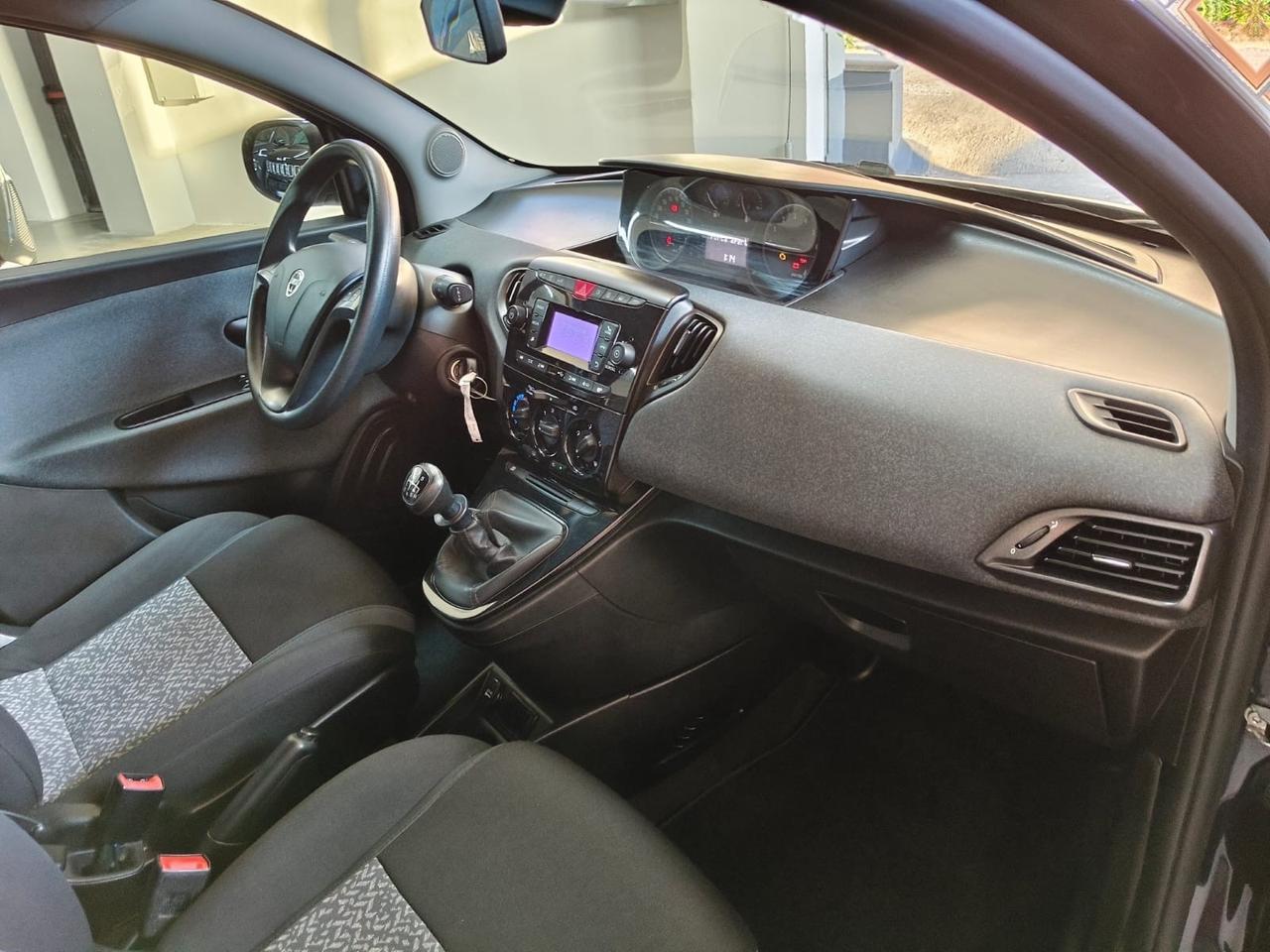 Lancia Ypsilon 1.0 FireFly 5 porte S&S Hybrid Ecochic Silver