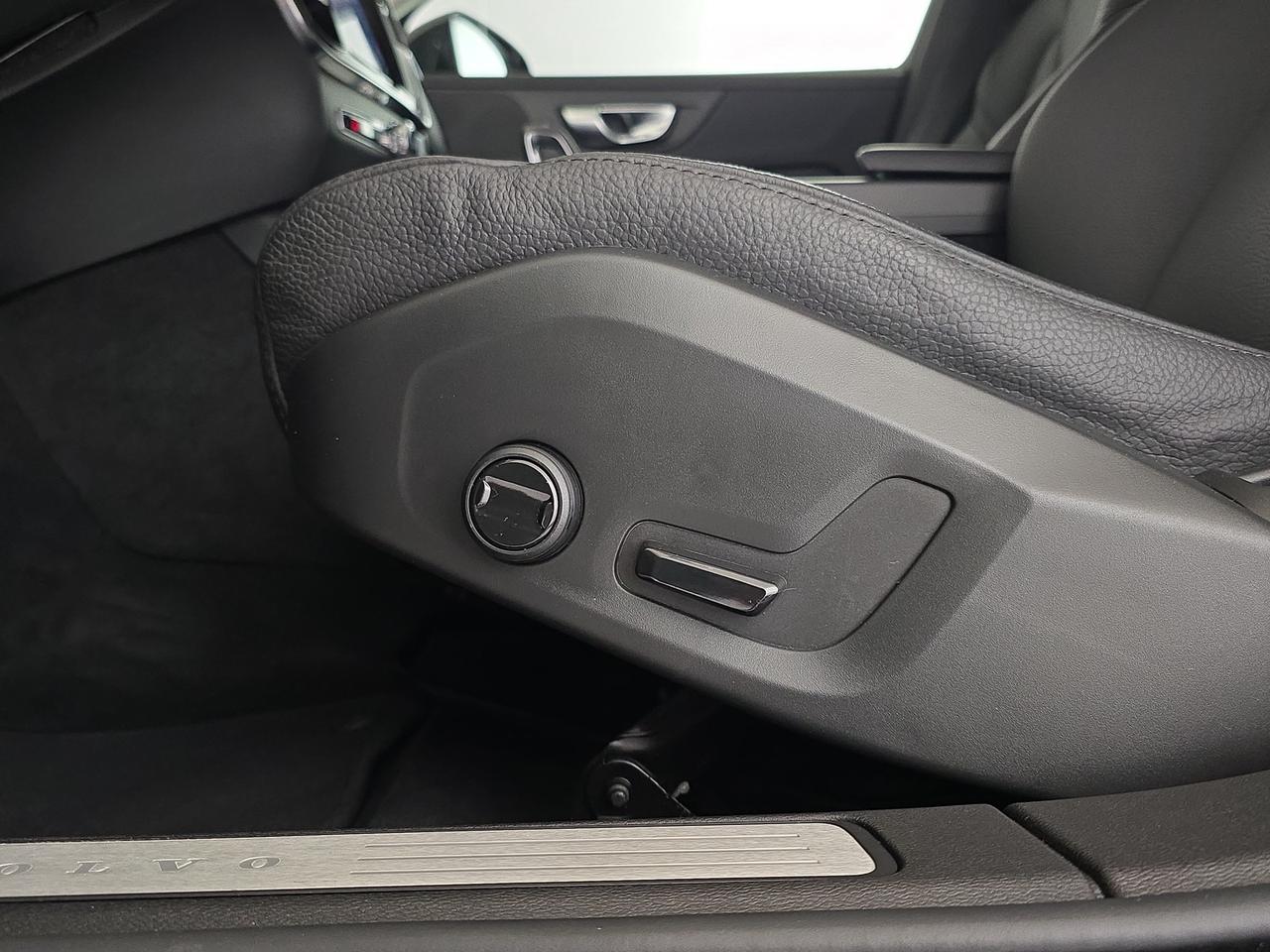 Volvo V60 Cross Country cross country 2.0 b4 core awd auto