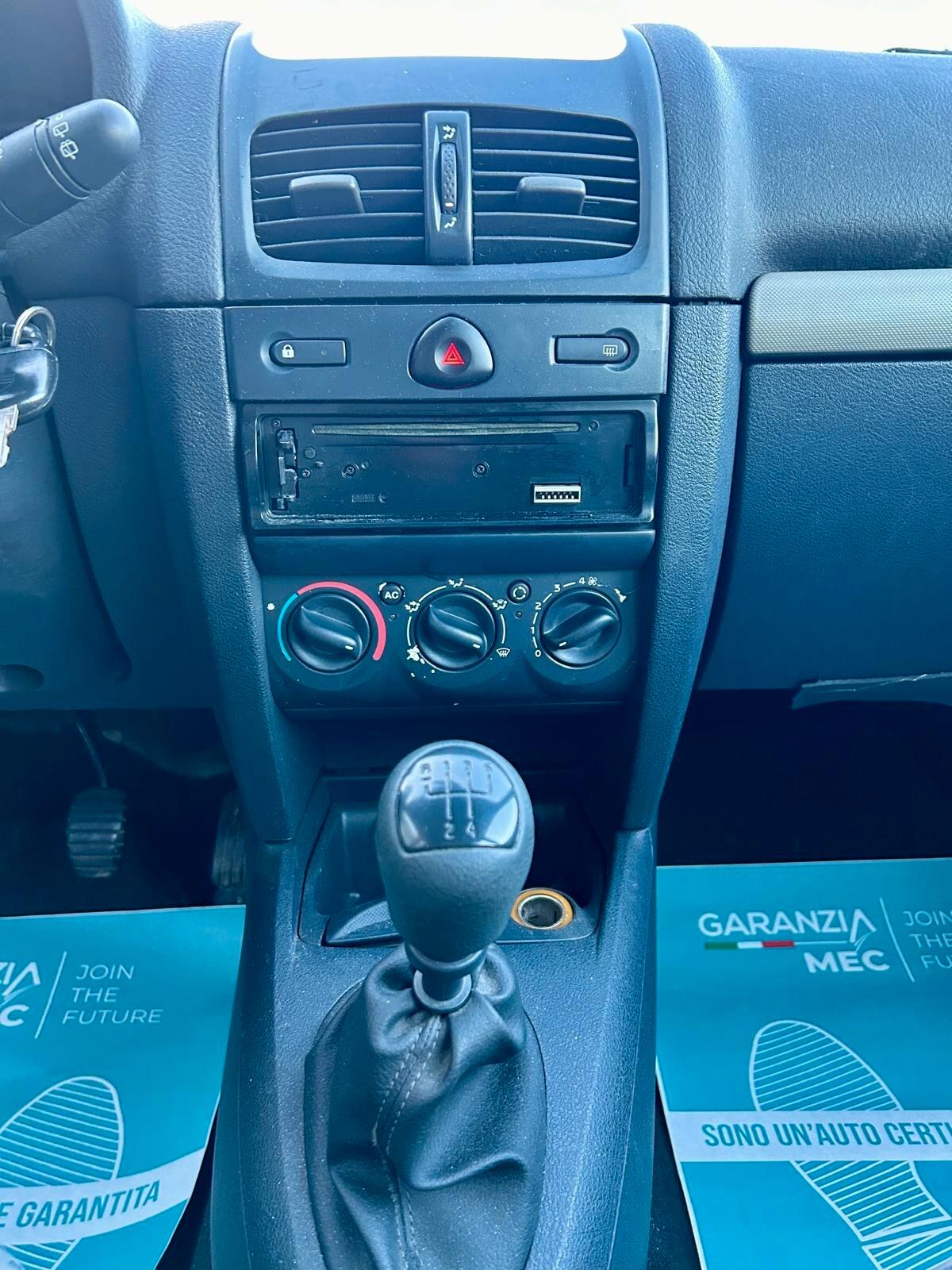 Renault Clio 1.4 16V 5 porte Confort - ok neopatentato