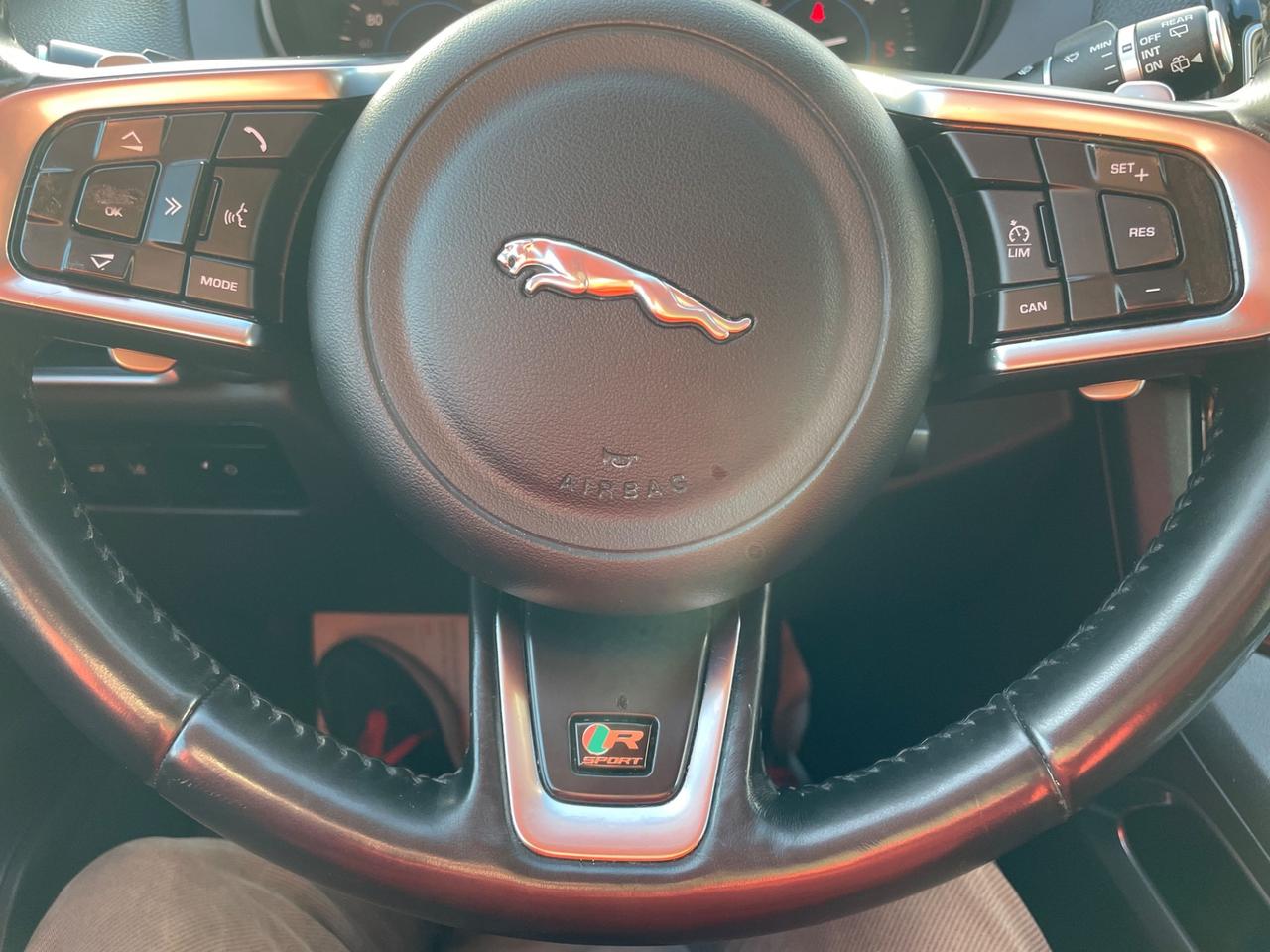 Jaguar F-Pace 2.0 D 240 CV AWD aut. R-Sport