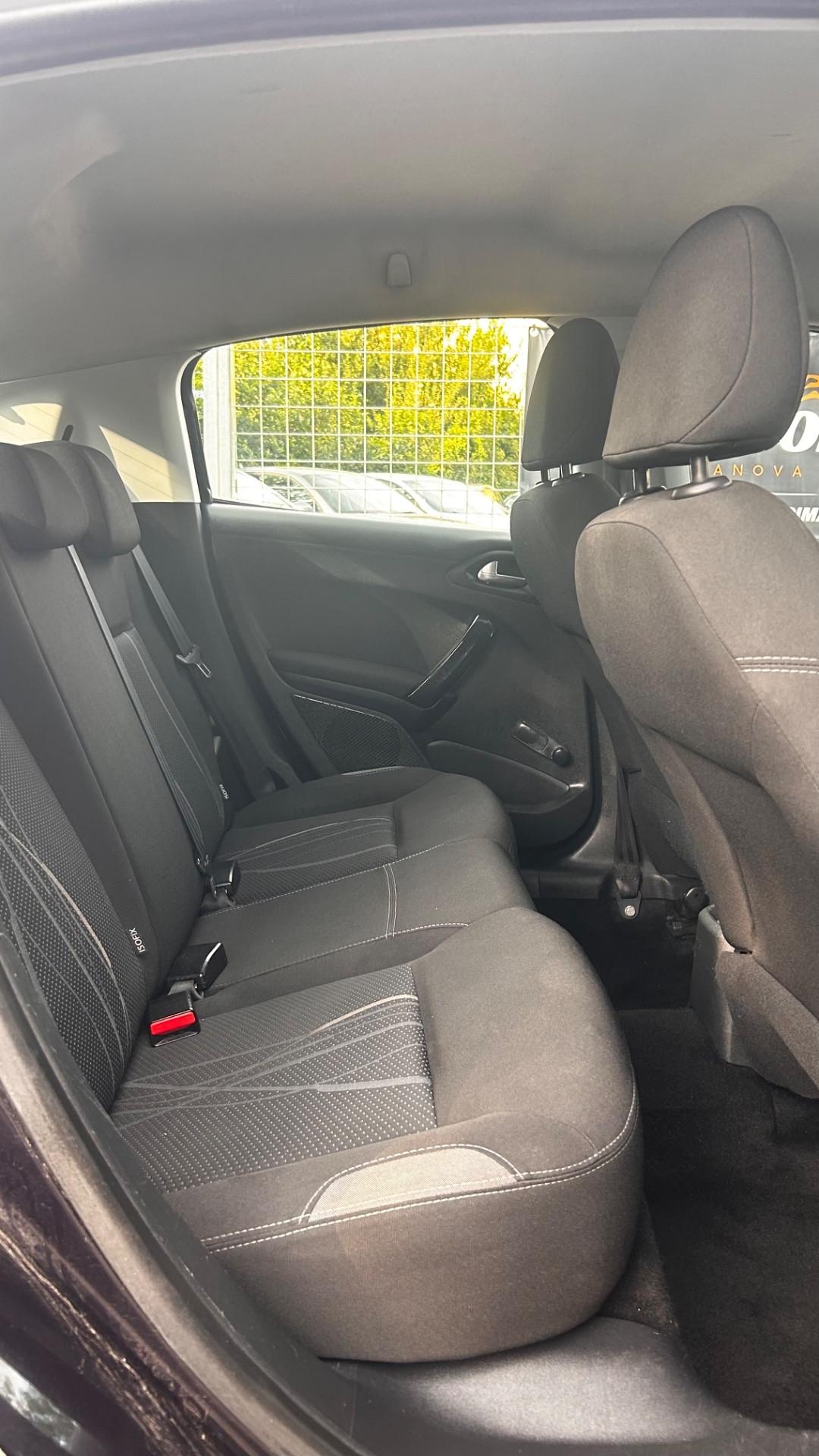 Peugeot 208 1.4 HDi 68 CV 5 porte Allure