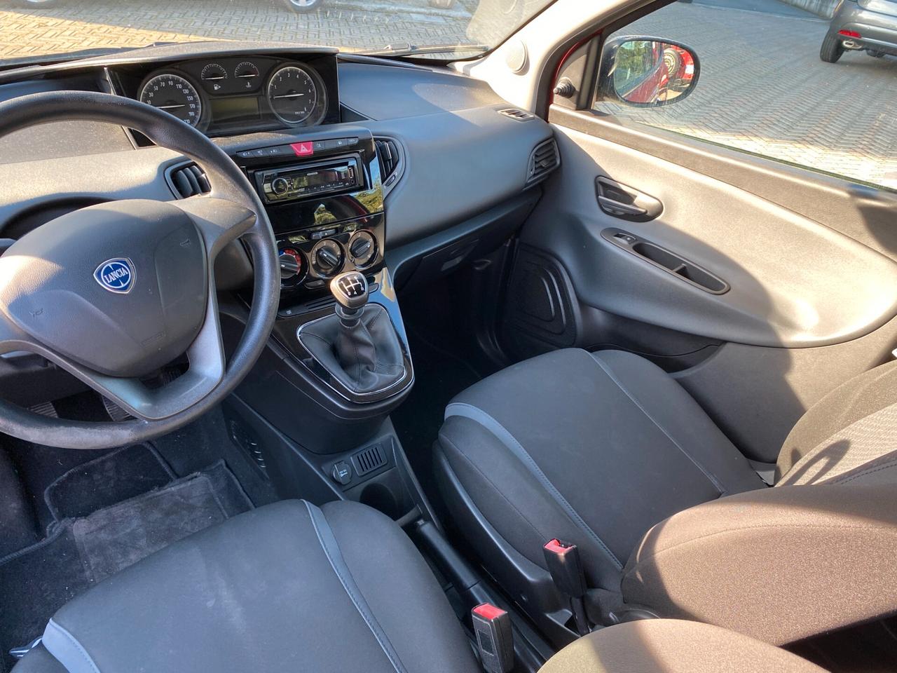 Lancia Ypsilon 1.2 69 CV 5 porte Silver