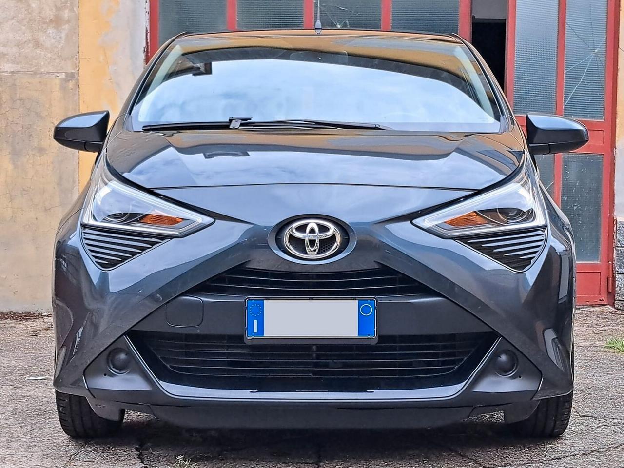 Toyota Aygo 1.0 VVT-i 69 CV 5 porte x-business MMT