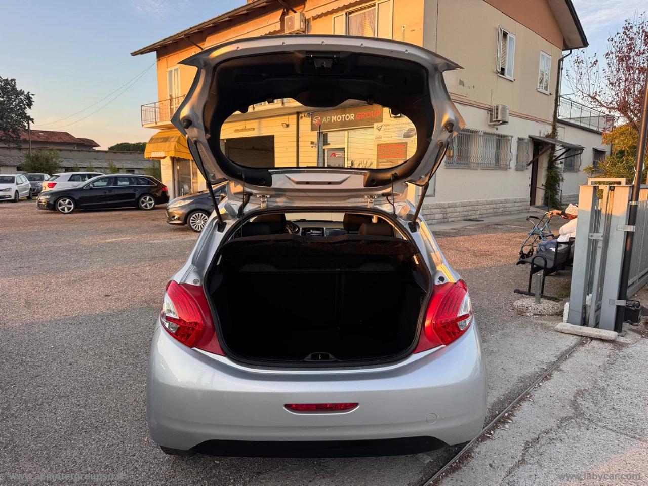 PEUGEOT 208 1.4 HDi 68 CV 5p. Allure