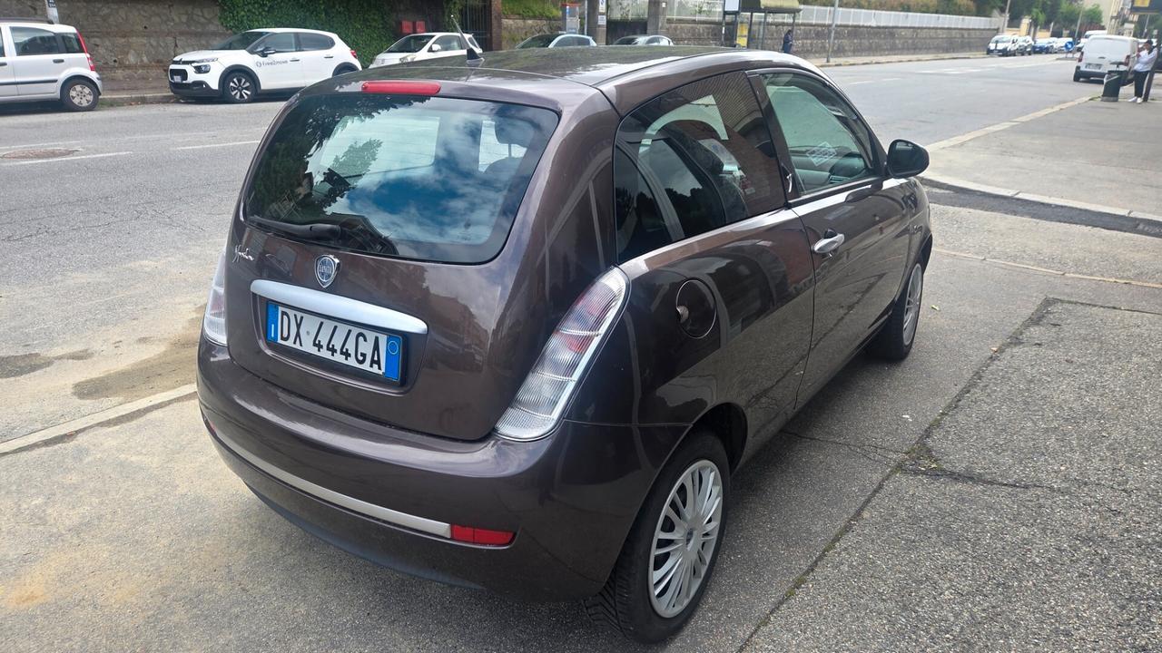 Lancia Ypsilon 1.2 Argento