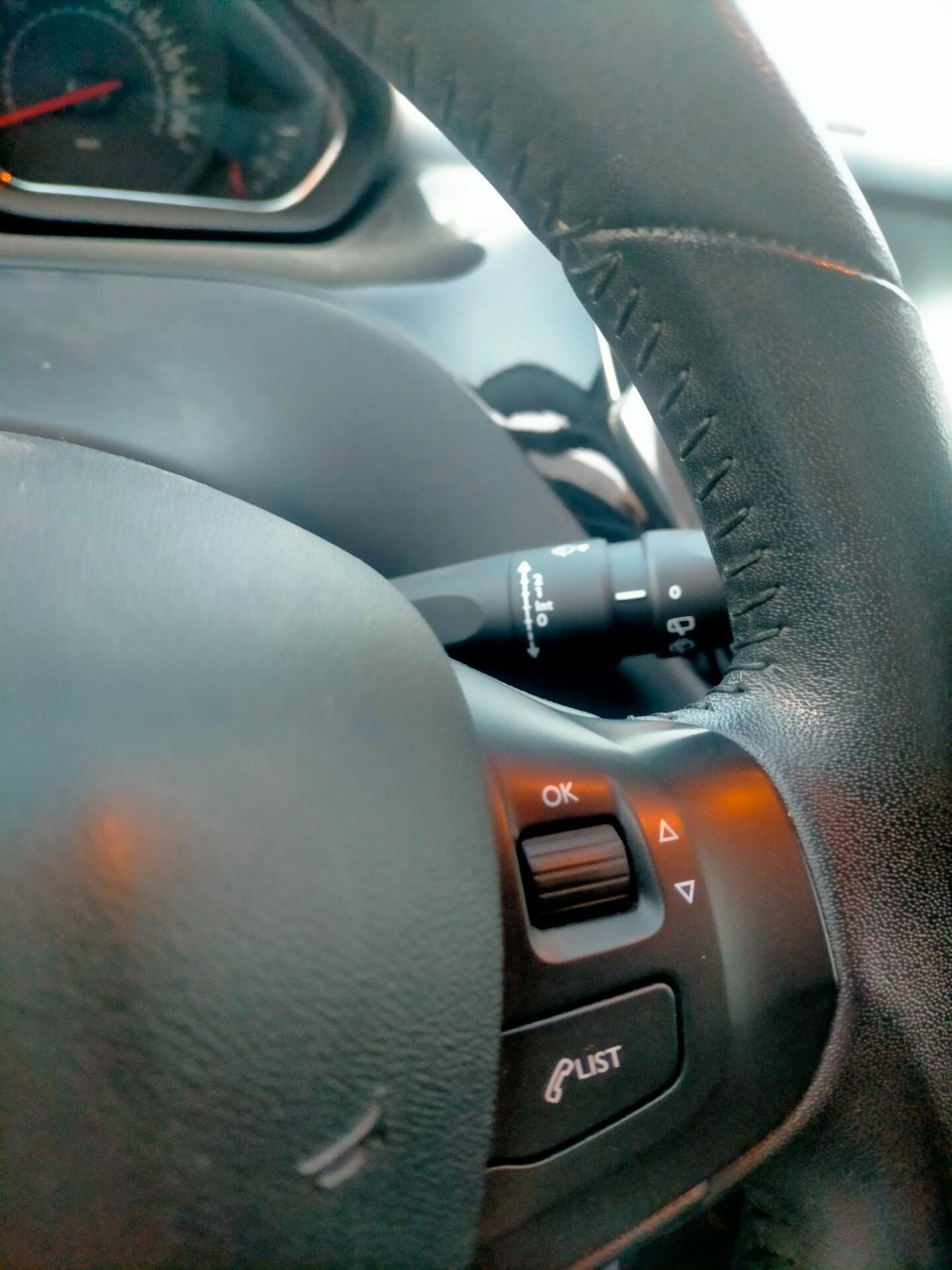 Peugeot 208 1.4 HDi 68 CV 3 porte Active