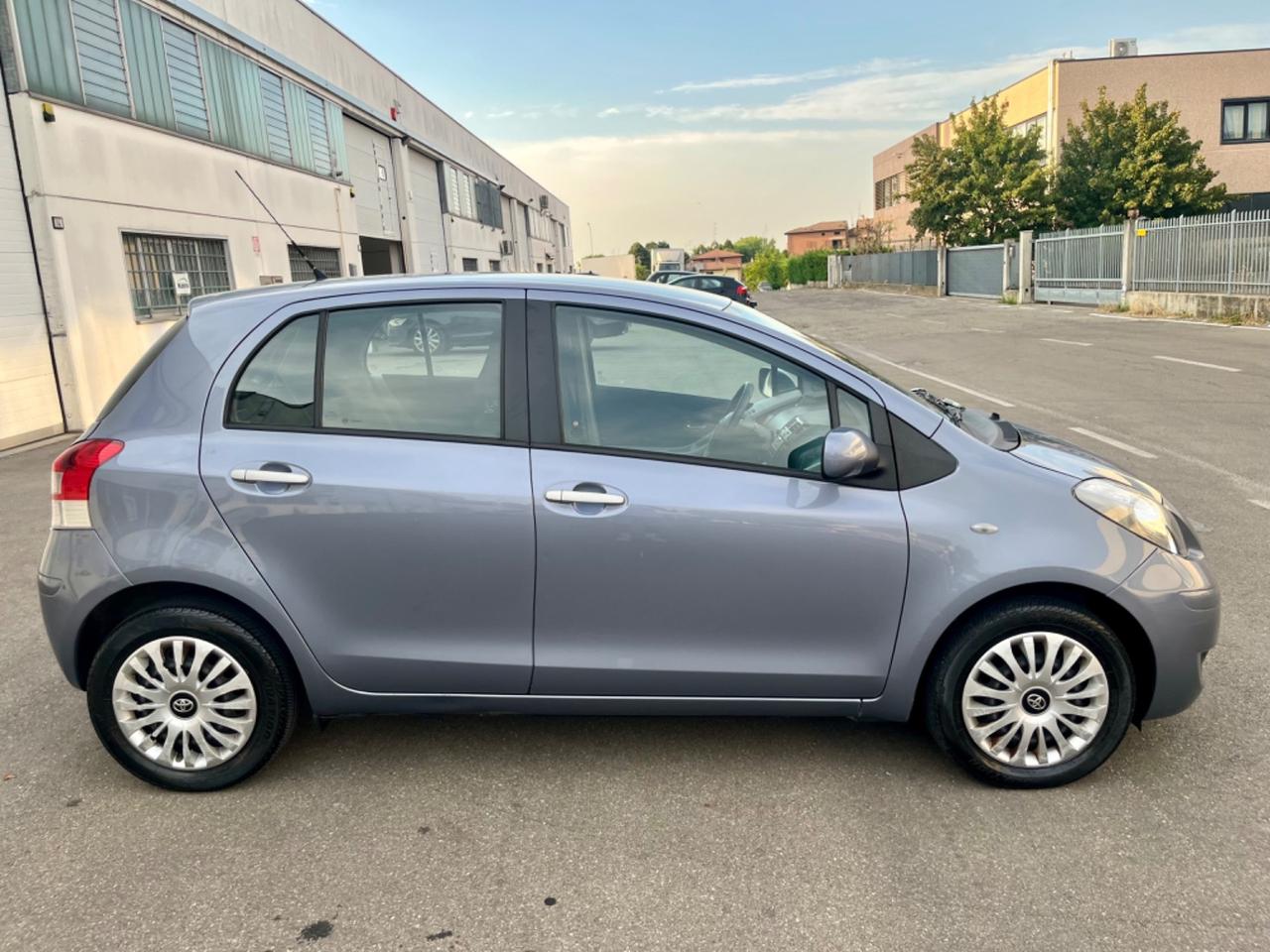 Toyota Yaris 1.3benz 2011 58.000km perfetta per neopatentati