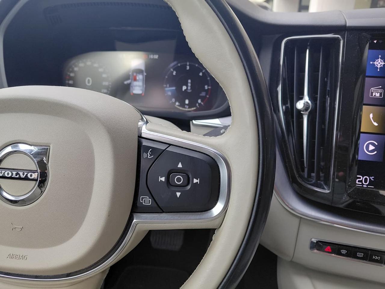 Volvo XC 60 Momentum Pro 2.0 B4 MHEV #10050