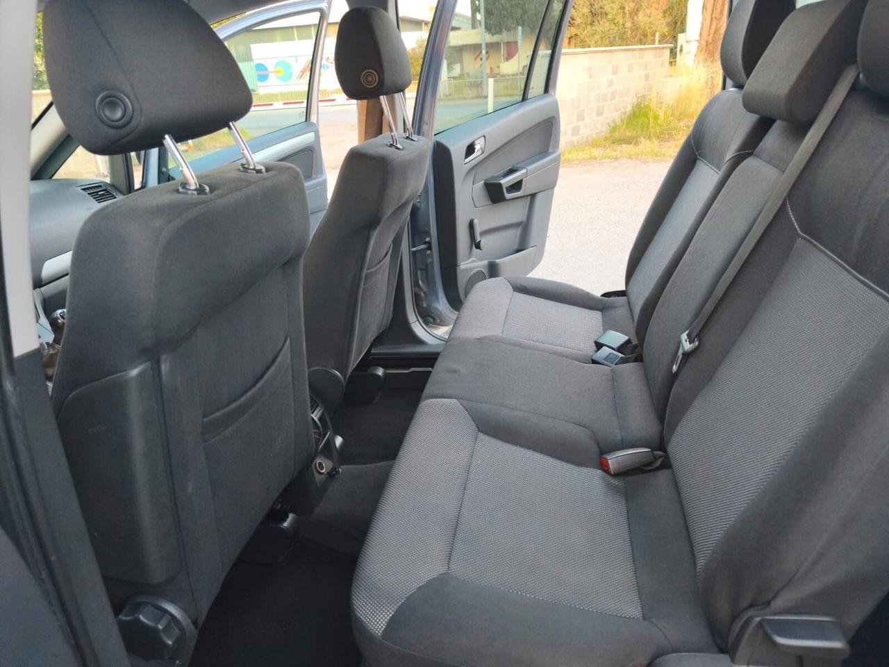 Opel Zafira 2010---1.7 Diesel 7 Posti