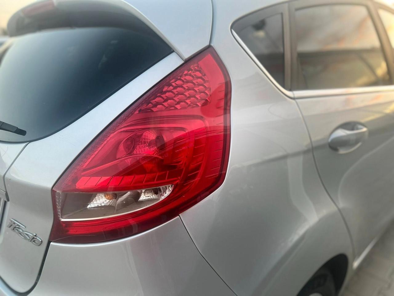 Ford Fiesta 1.4 TDCi 68CV 5 porte Titanium