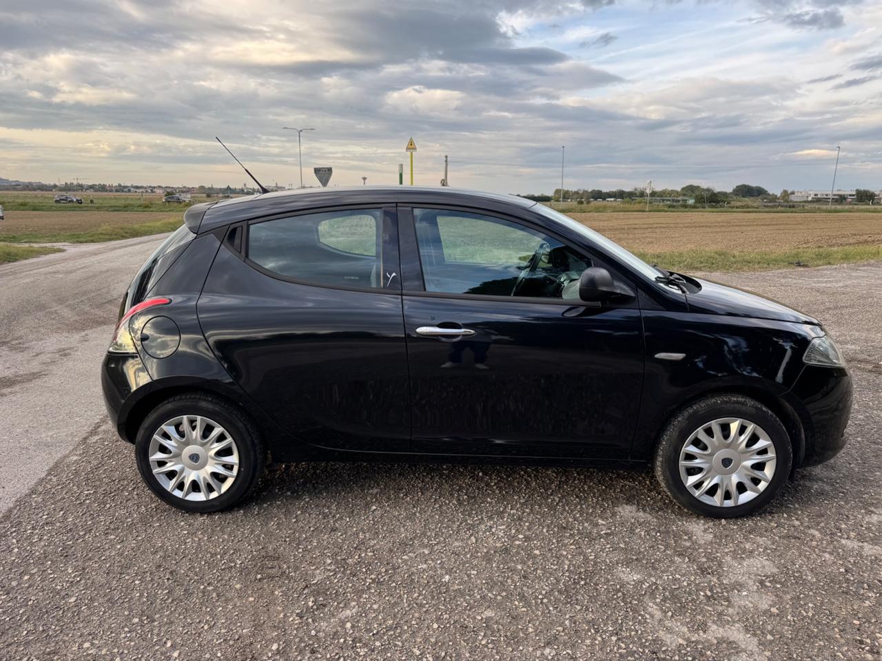 Lancia Ypsilon 1.2 69 CV 5 porte Elefantino