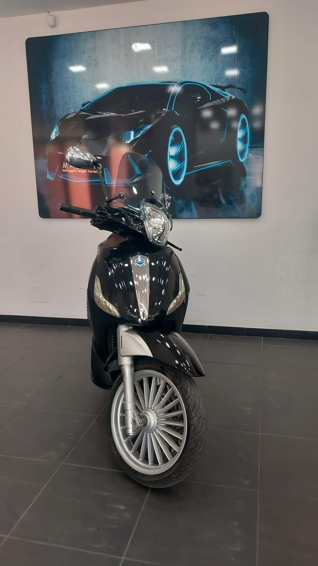 Piaggio Beverly 300 BASE