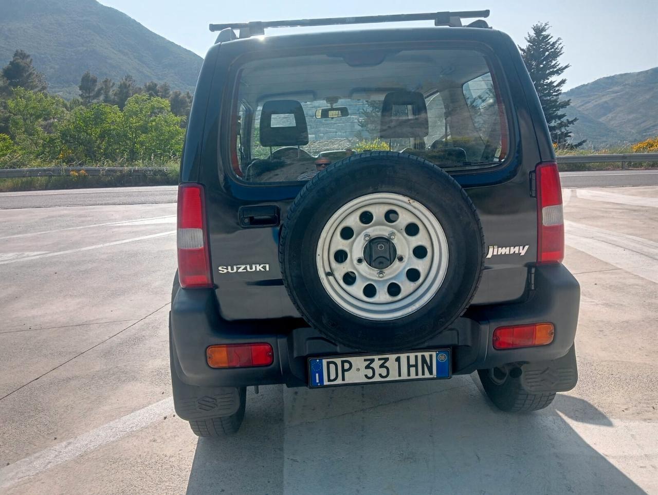 Suzuki Jimny 1.5 DDiS cat 4WD JLX Tagliando e distribuzione nuova