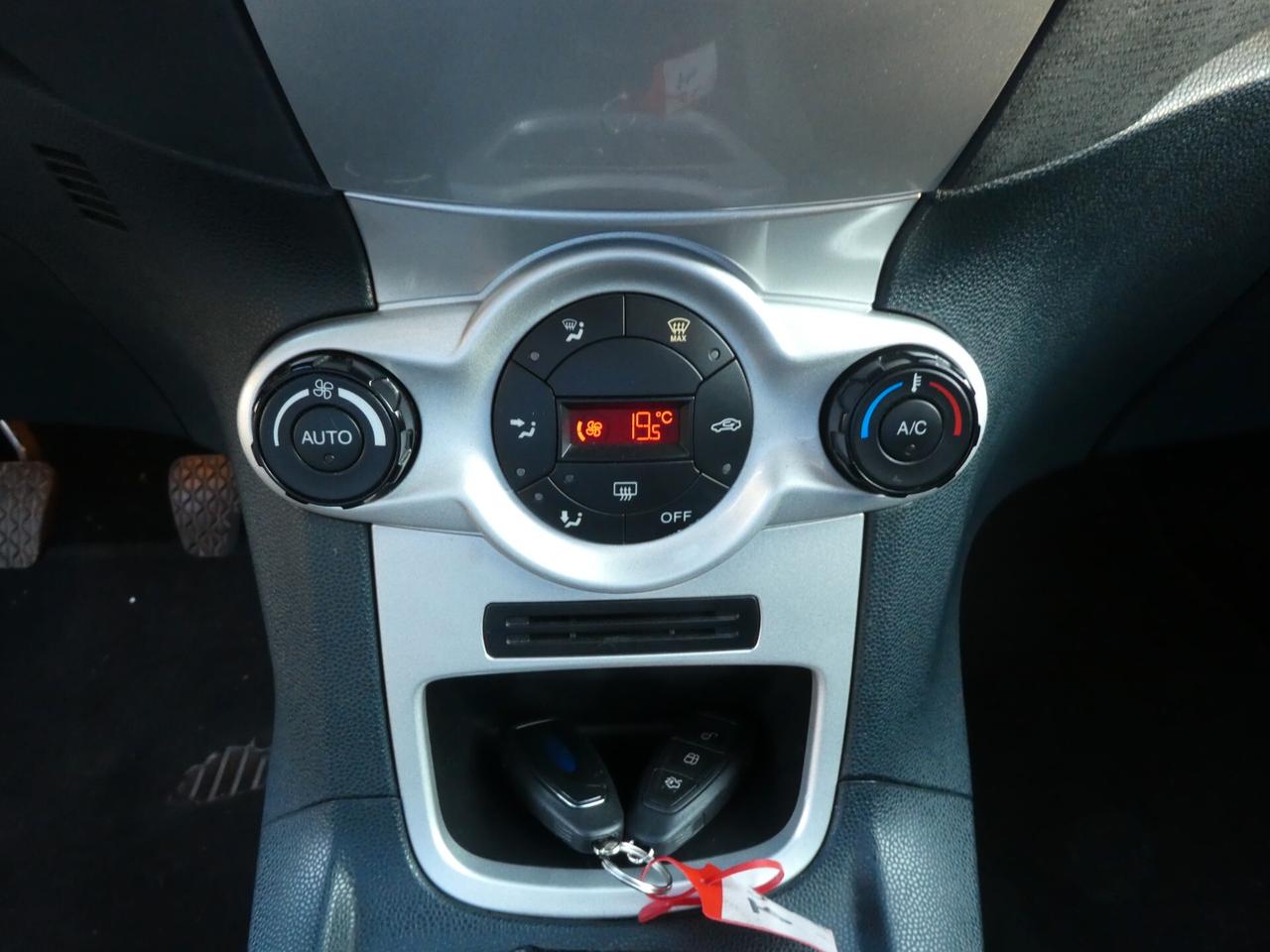 Ford Fiesta 1.4 5p. Bz.- GPL Titanium OK NEOPATENTATI