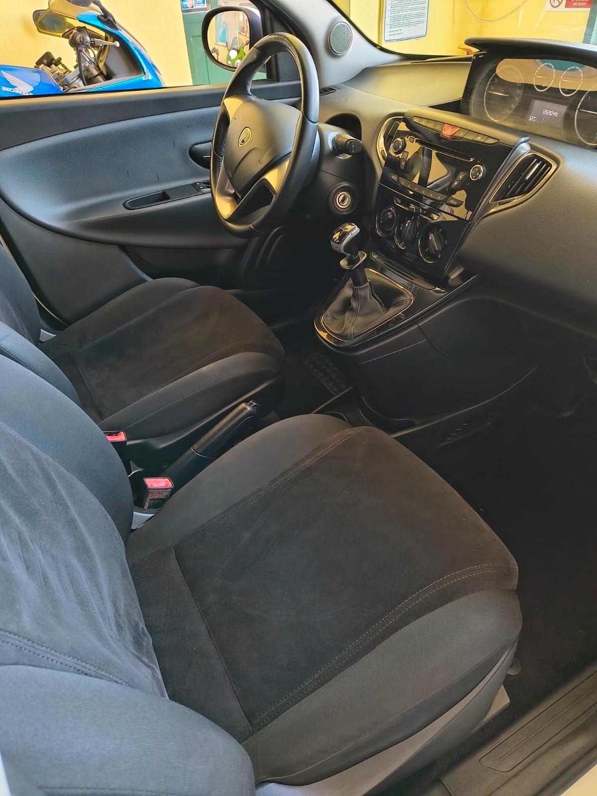 Lancia Ypsilon 1.2 69 CV 5 porte S&S Gold