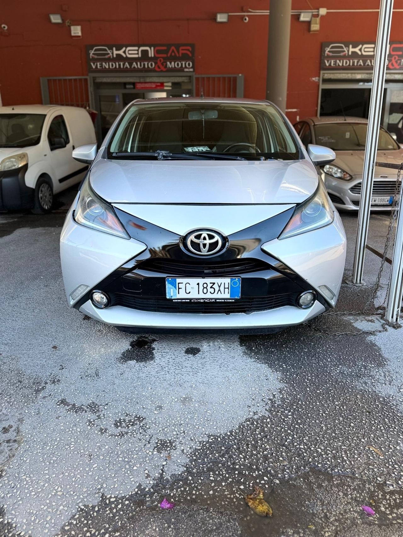 Toyota Aygo 1.0 VVT-i 69 CV 5 porte x-play