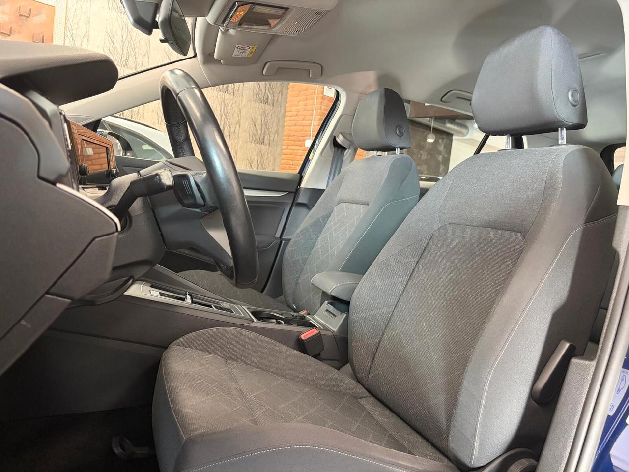 Volkswagen Golf 1.5 eTSI 130 CV EVO ACT DSG R-Line