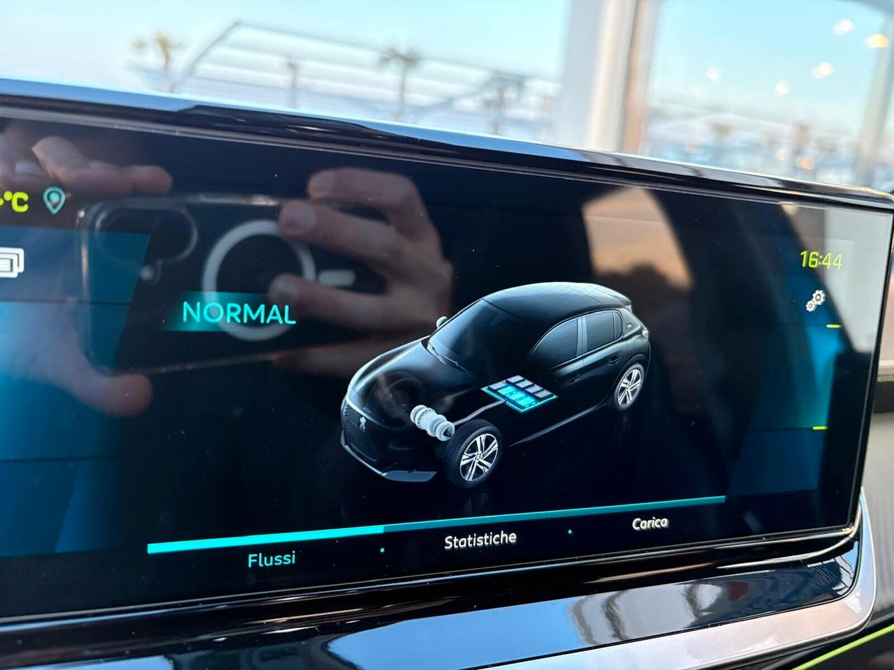 Peugeot 208 GT PACK motore elettrico 136 CV SPOTICAR