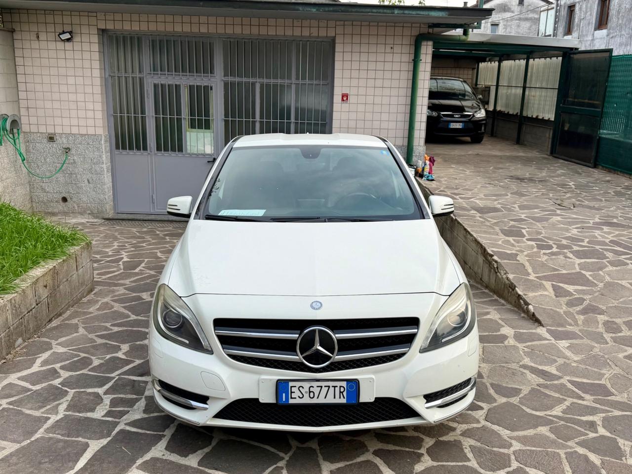 Mercedes-benz B 180 CDI Premium AMG Blueefficiency
