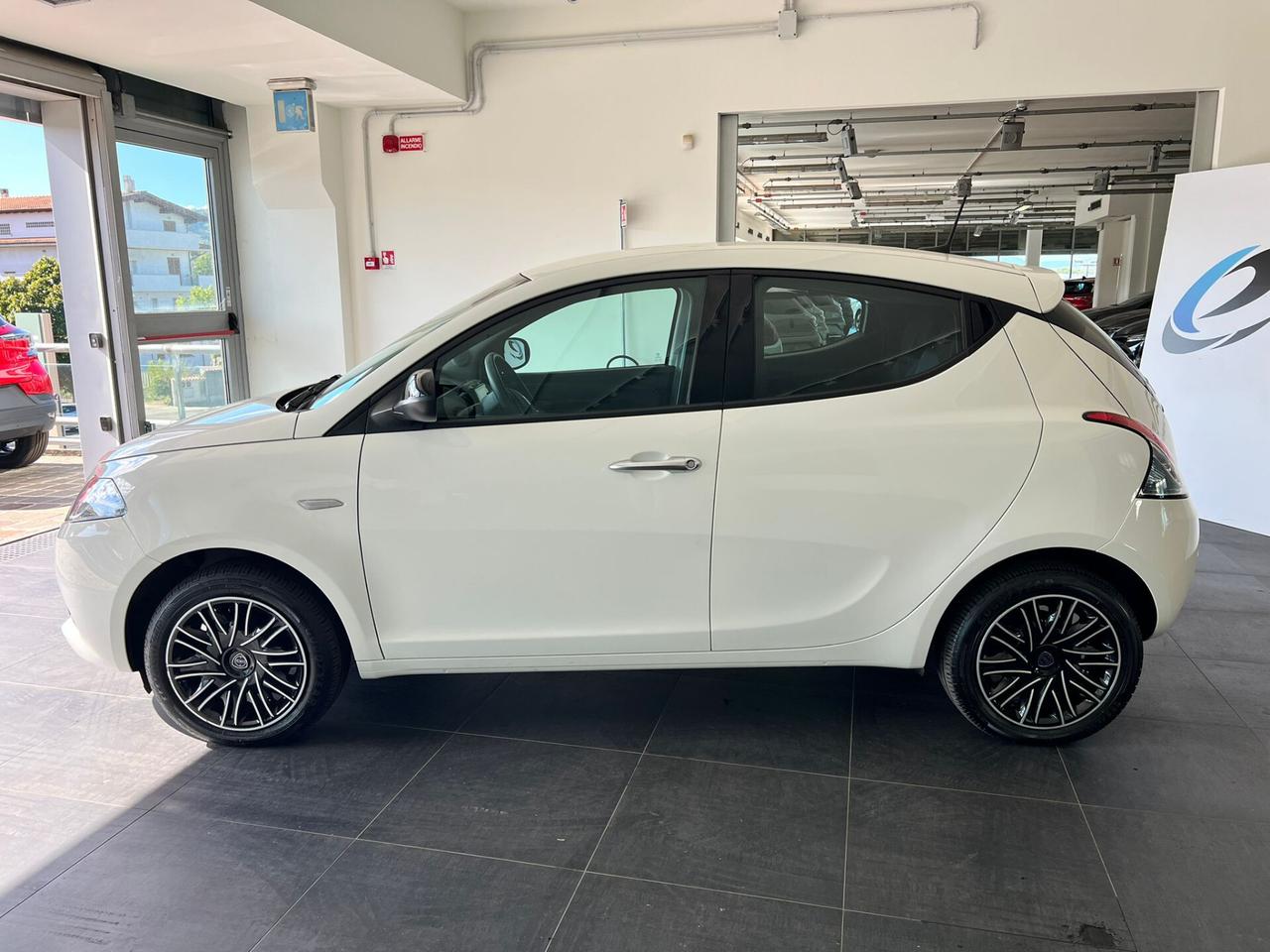 Lancia Ypsilon 1.0 FireFly 5 porte S&S Hybryd Gold