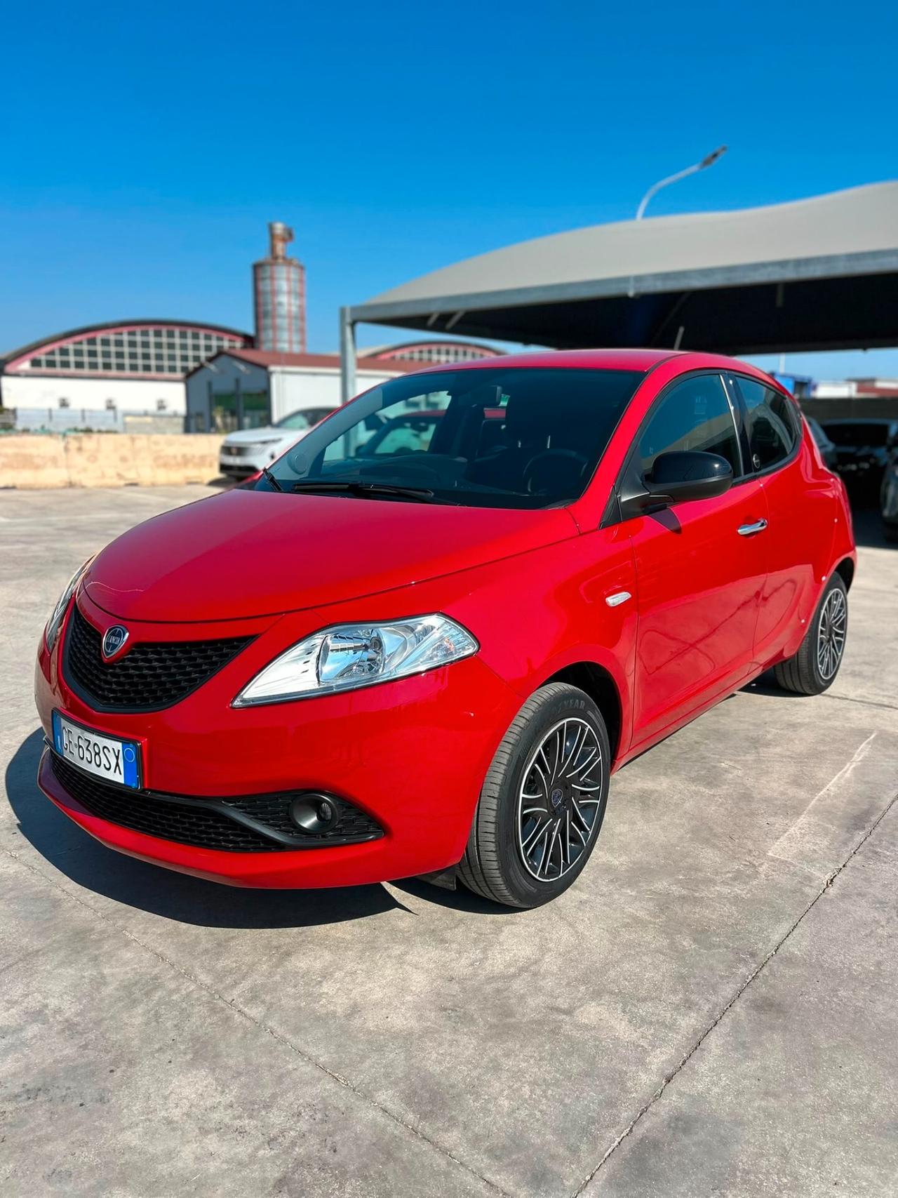Lancia Ypsilon 1.0 FireFly 5 porte Hybrid Ecochic Gold