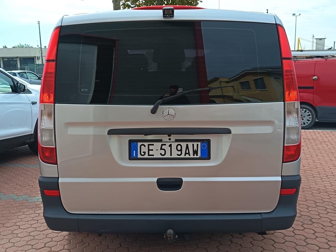 Mercedes Vito 111 cdi compact 8 sedili e gancio traino