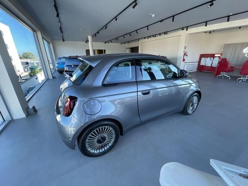 FIAT 500e 500 Nuova 500 Hatchback My23 La Nuova 500 - 320 Berlina