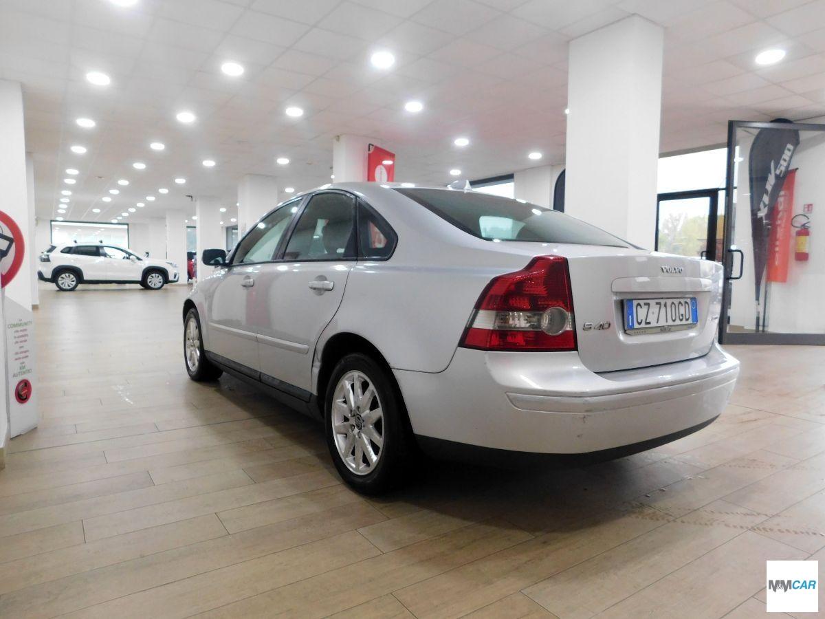 VOLVO - S40 - 2.0 D Momentum