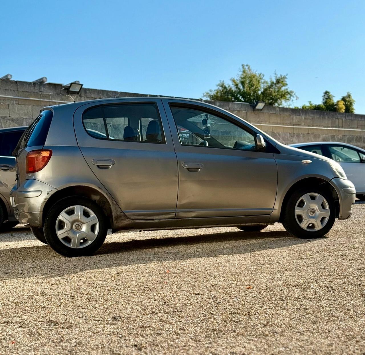 Toyota Yaris 1.0i 16V cat 5 porte Sol